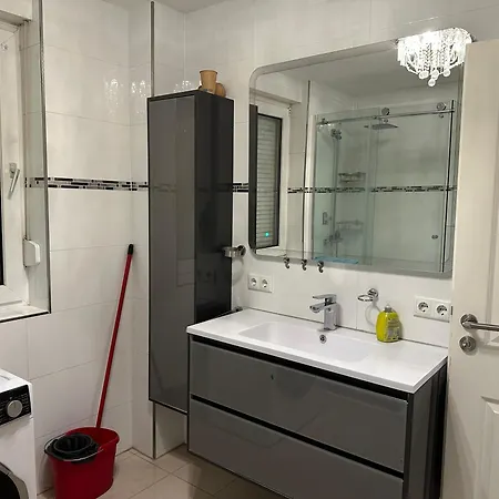 Modernes 10 In Mitte Mit 3 Schlafzimmer *