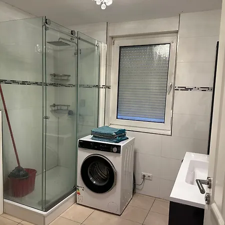 Modernes 10 In Mitte Mit 3 Schlafzimmer Апартаменты